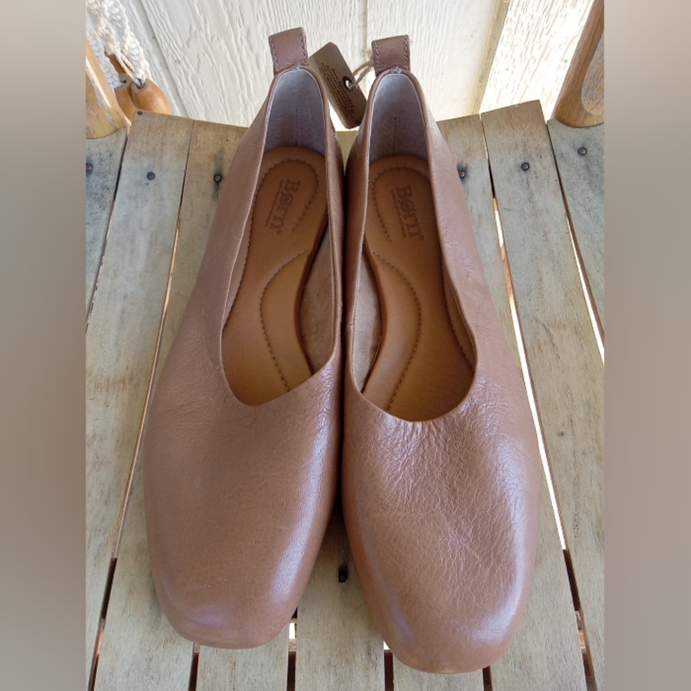 NWT Born Leather Flats Slip On Dress Shoe Brown Size 10M